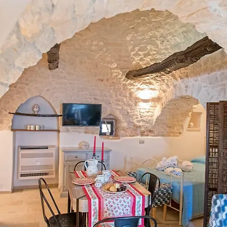 Domangi Trullo Antonio Holiday home *